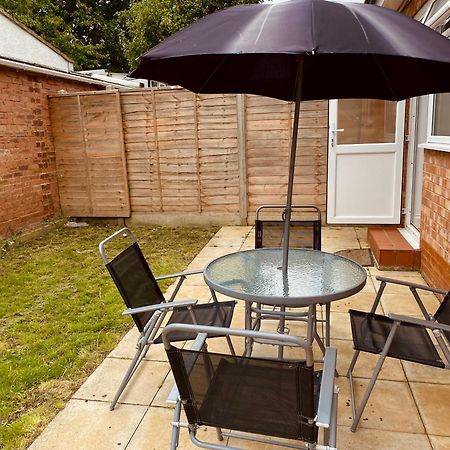 Modern 1-Bed Apt 30Min To Central London & Parking Ngoại thất bức ảnh