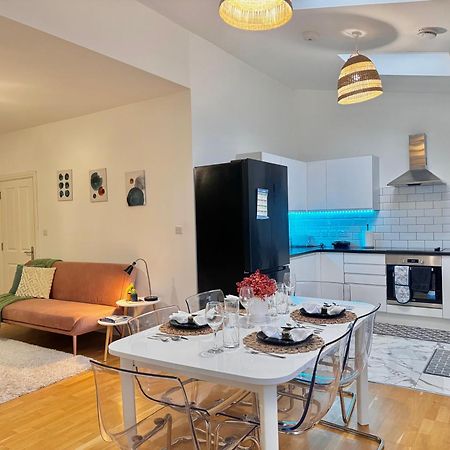 Modern 1-Bed Apt 30Min To Central London & Parking Ngoại thất bức ảnh