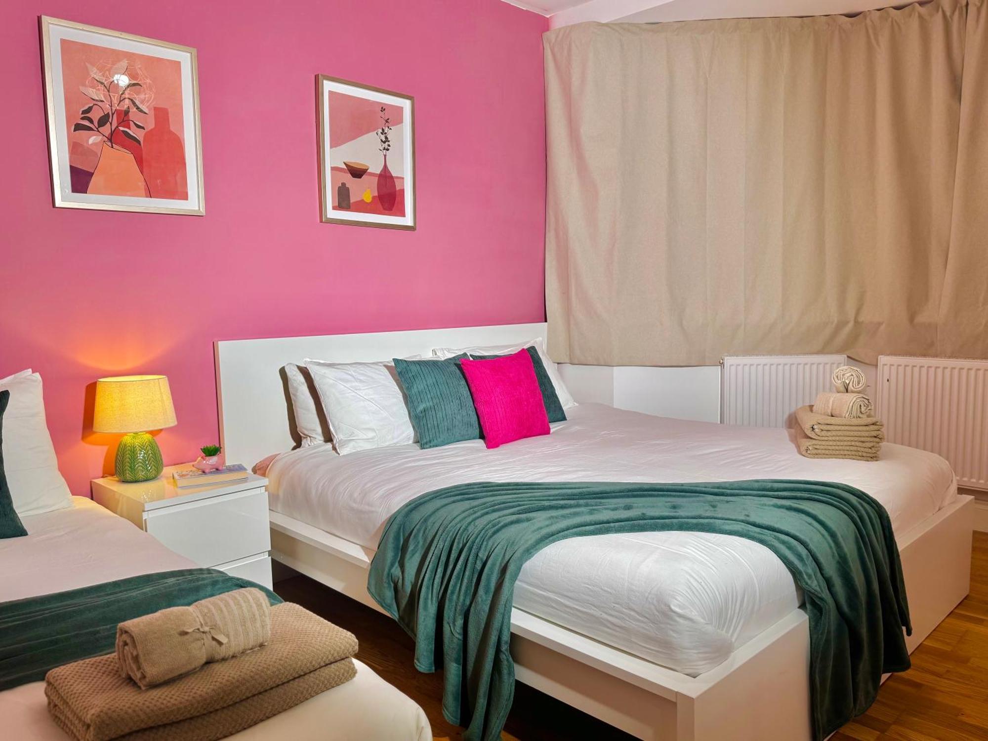Modern 1-Bed Apt 30Min To Central London & Parking Ngoại thất bức ảnh