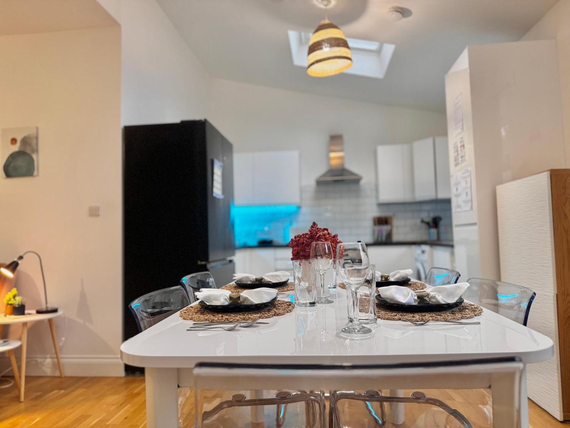 Modern 1-Bed Apt 30Min To Central London & Parking Ngoại thất bức ảnh