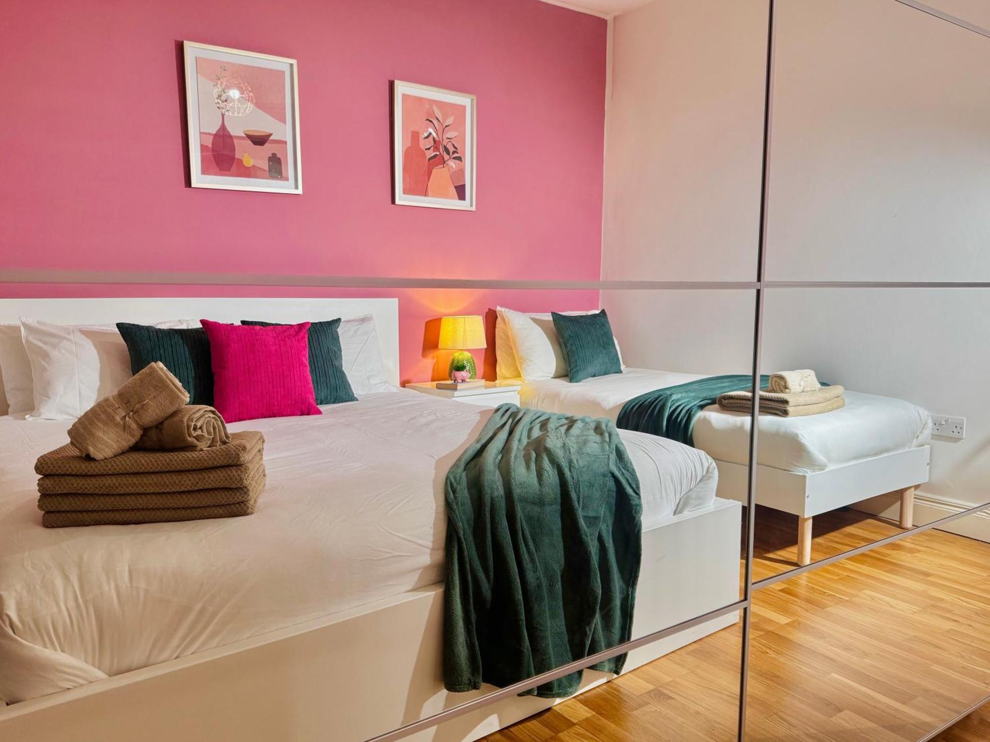 Modern 1-Bed Apt 30Min To Central London & Parking Ngoại thất bức ảnh