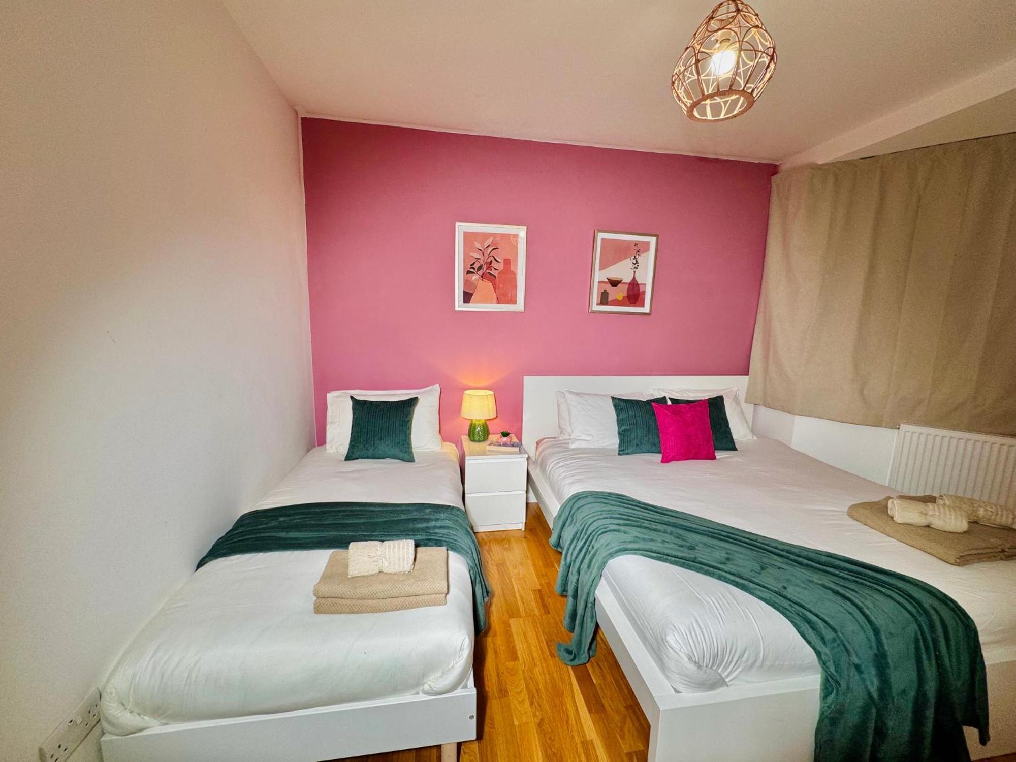 Modern 1-Bed Apt 30Min To Central London & Parking Ngoại thất bức ảnh
