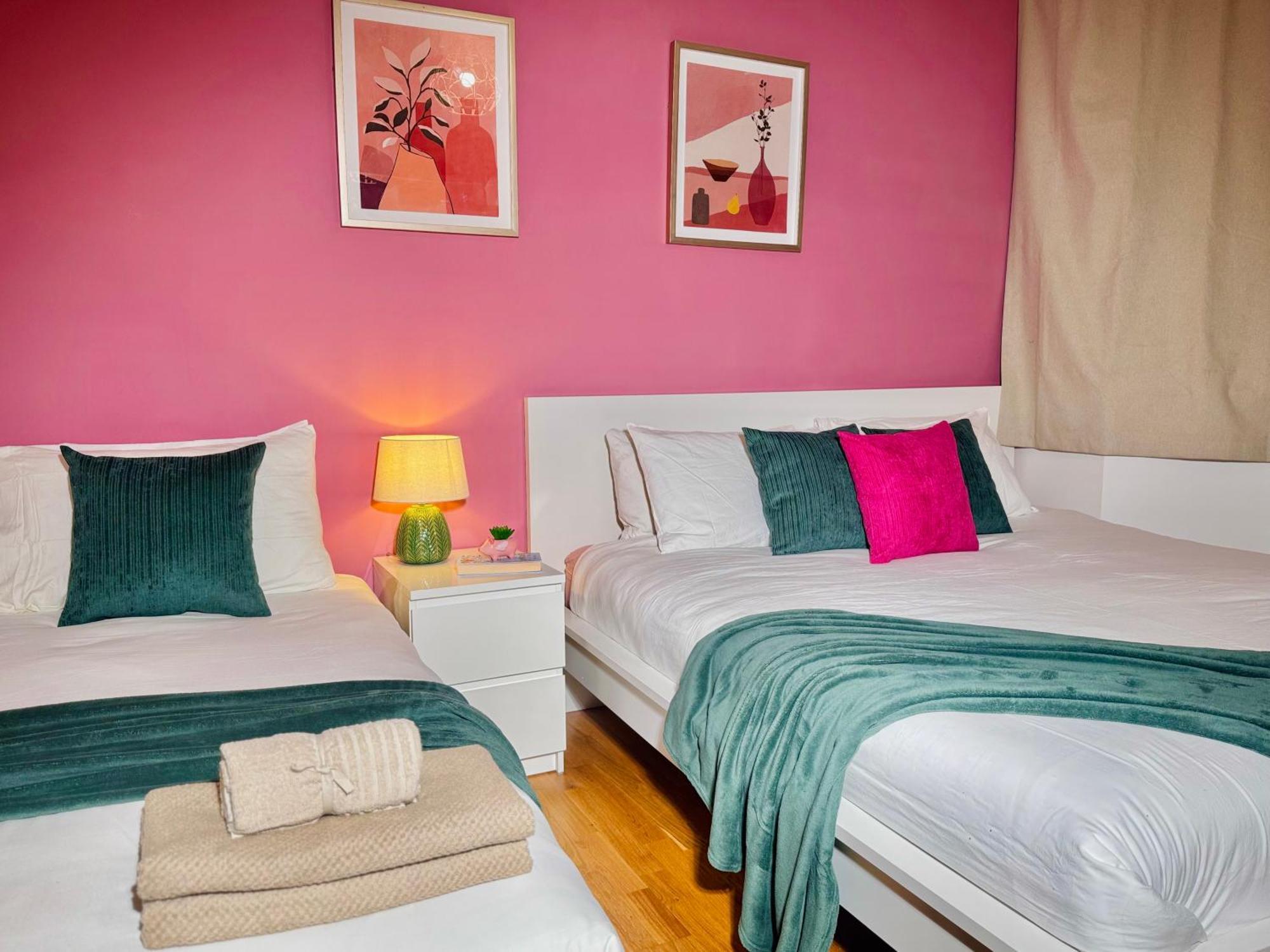 Modern 1-Bed Apt 30Min To Central London & Parking Ngoại thất bức ảnh