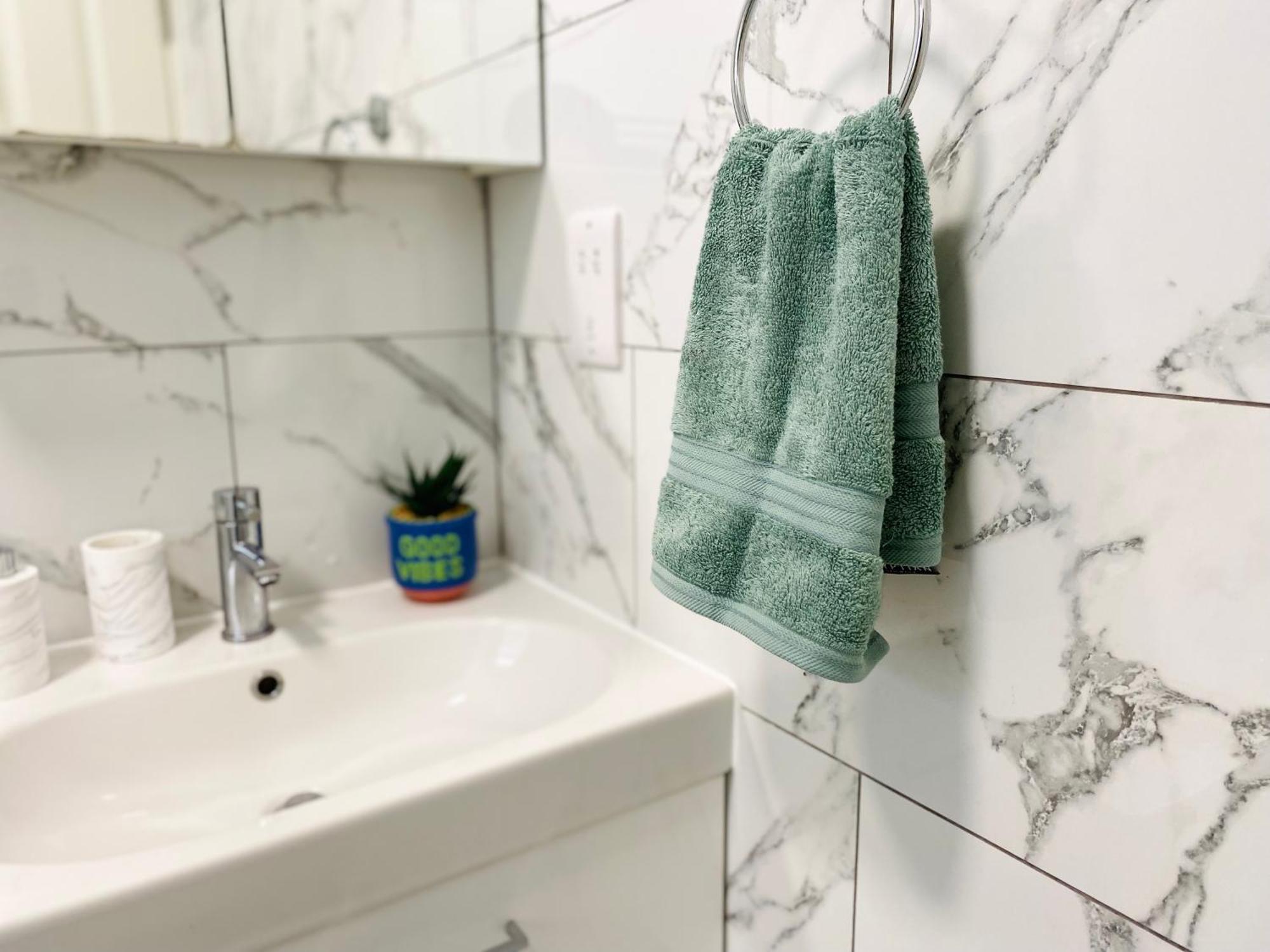 Modern 1-Bed Apt 30Min To Central London & Parking Ngoại thất bức ảnh