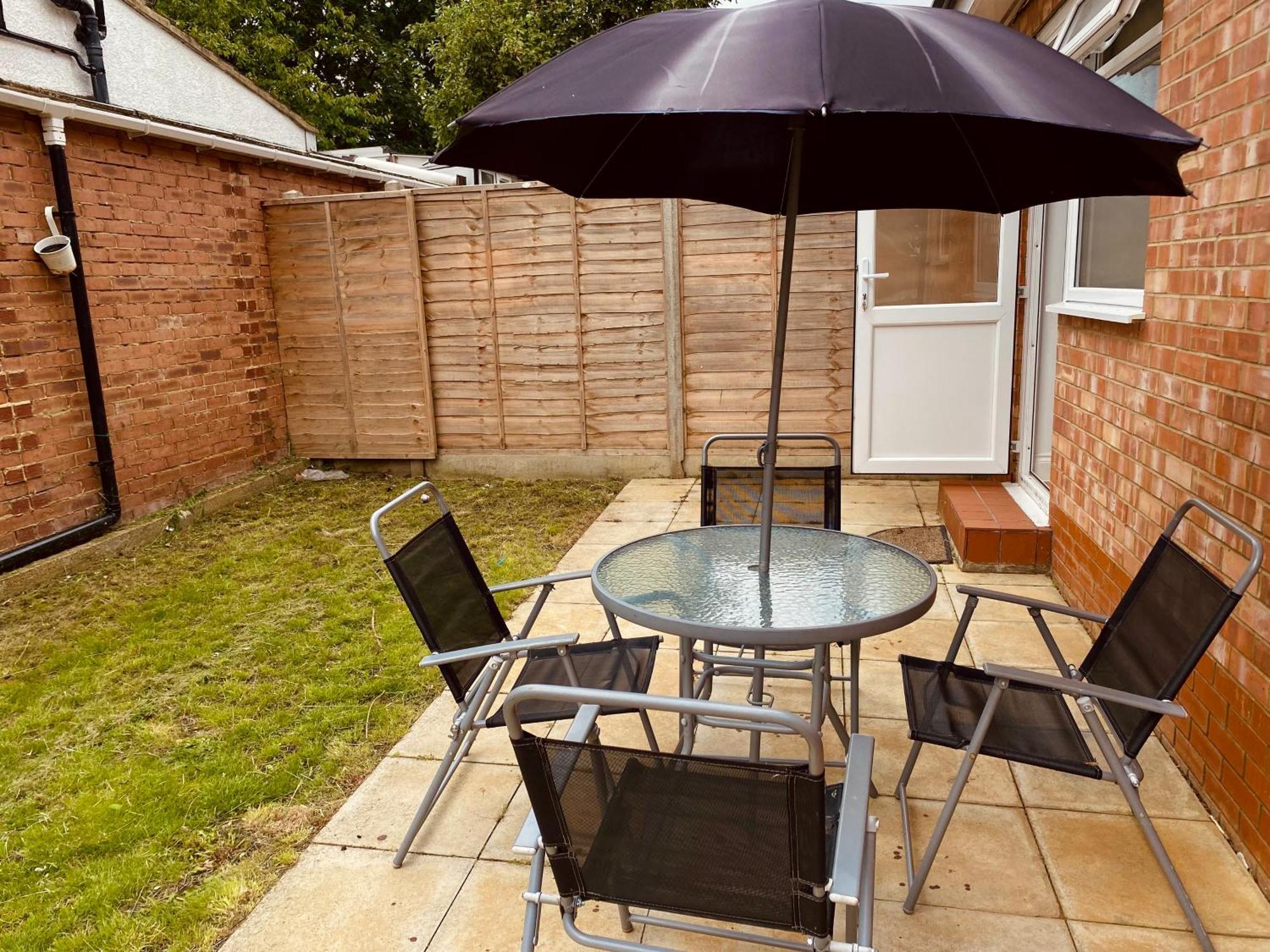 Modern 1-Bed Apt 30Min To Central London & Parking Ngoại thất bức ảnh