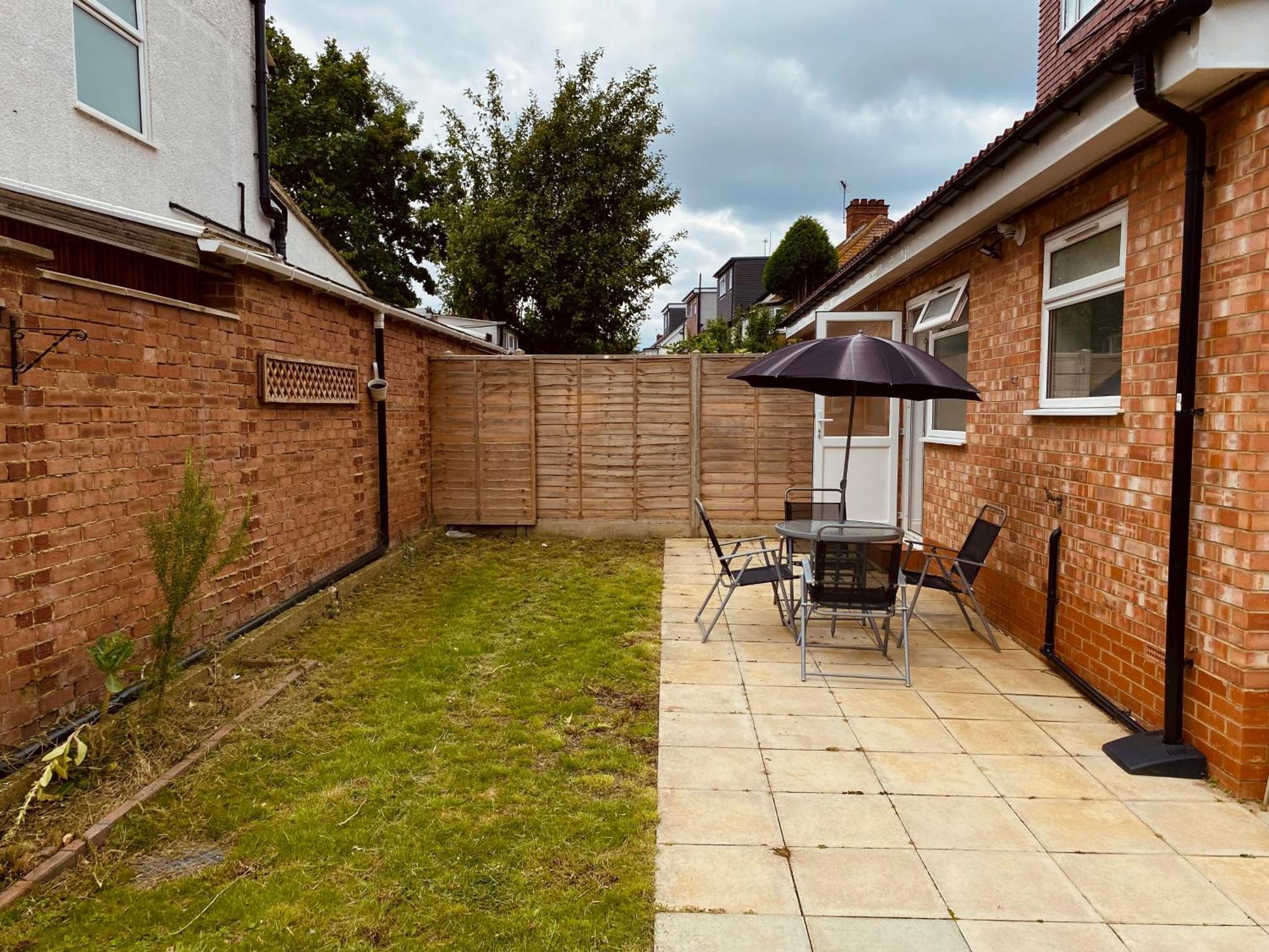 Modern 1-Bed Apt 30Min To Central London & Parking Ngoại thất bức ảnh