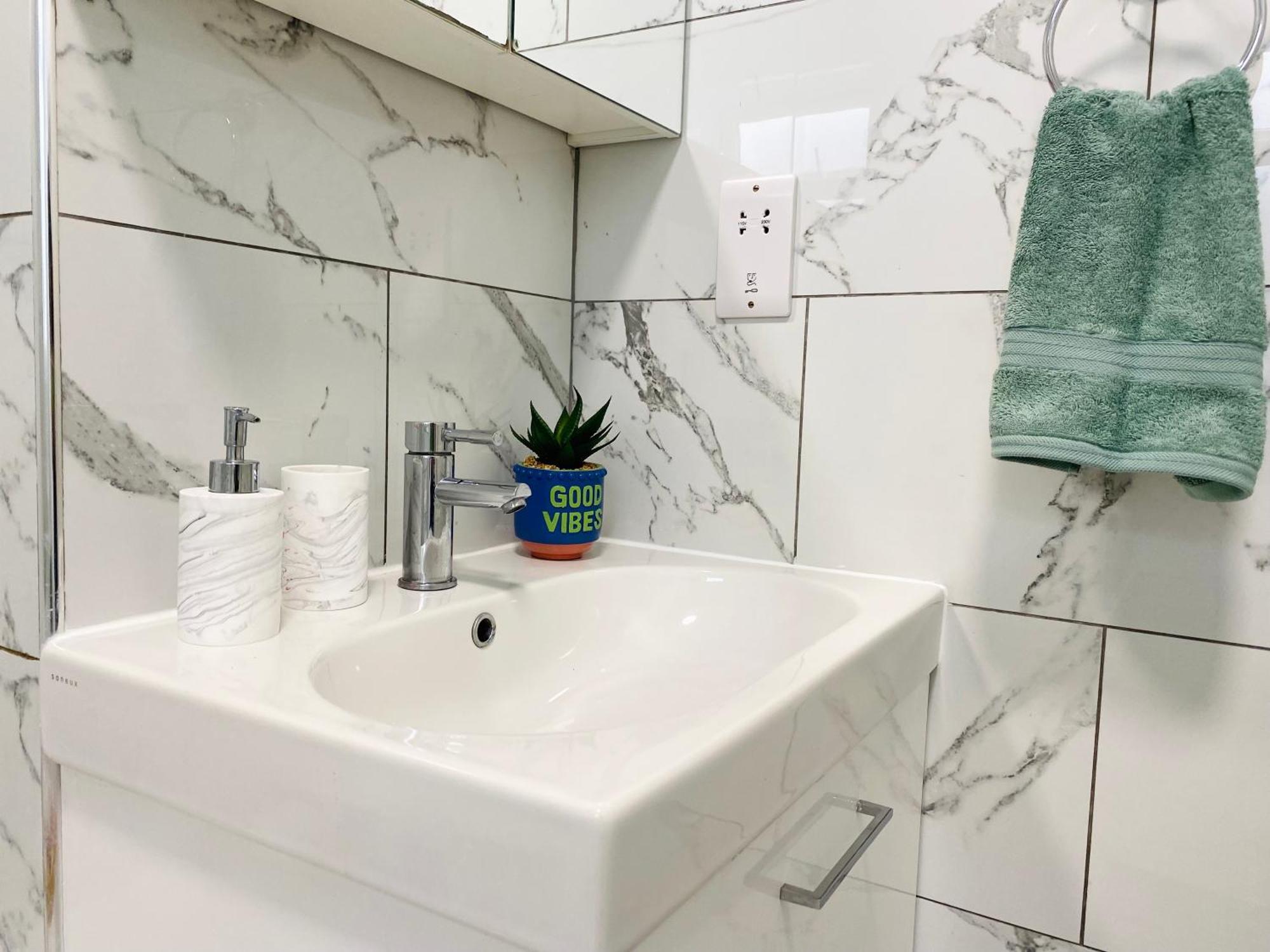 Modern 1-Bed Apt 30Min To Central London & Parking Ngoại thất bức ảnh