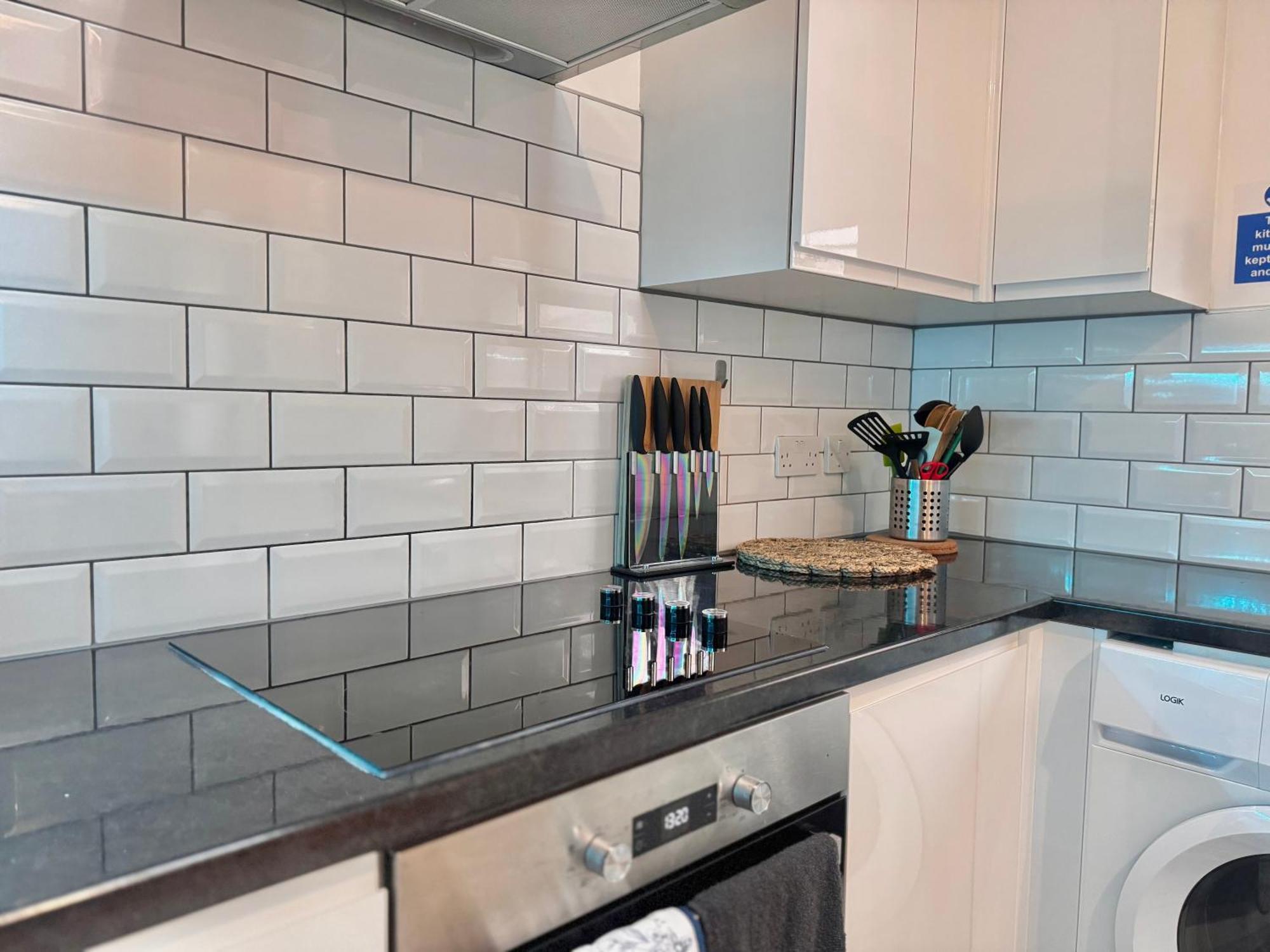 Modern 1-Bed Apt 30Min To Central London & Parking Ngoại thất bức ảnh